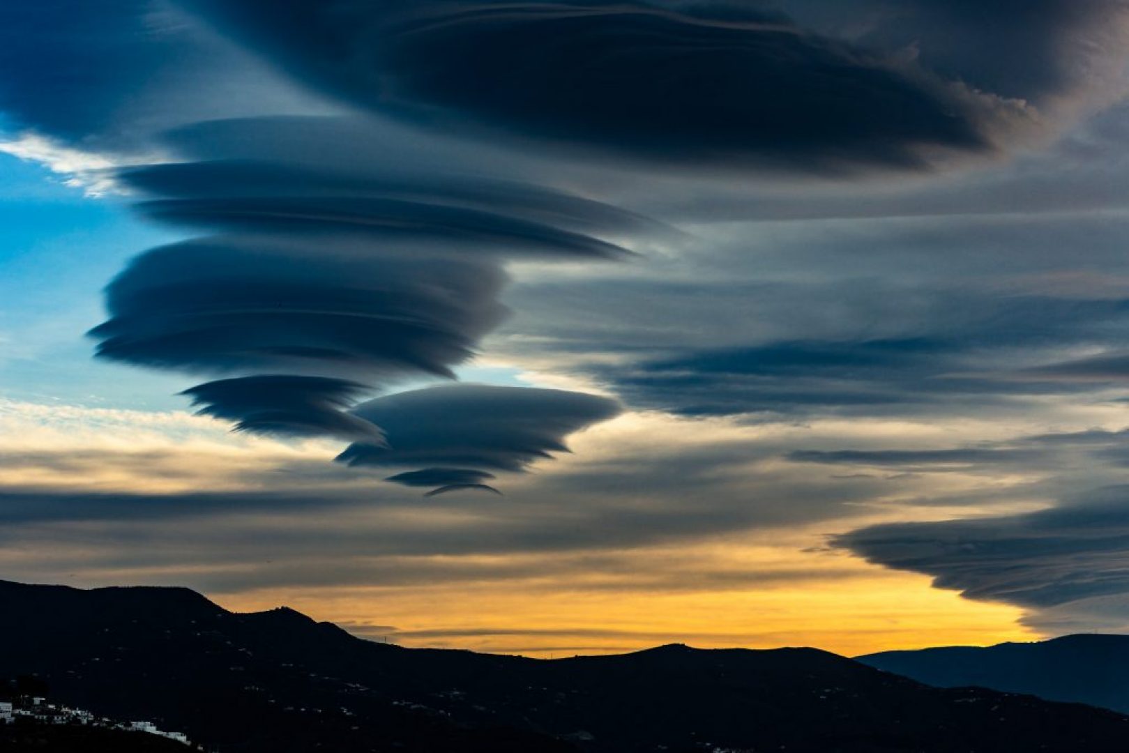 Lenticulars Over Solabrena